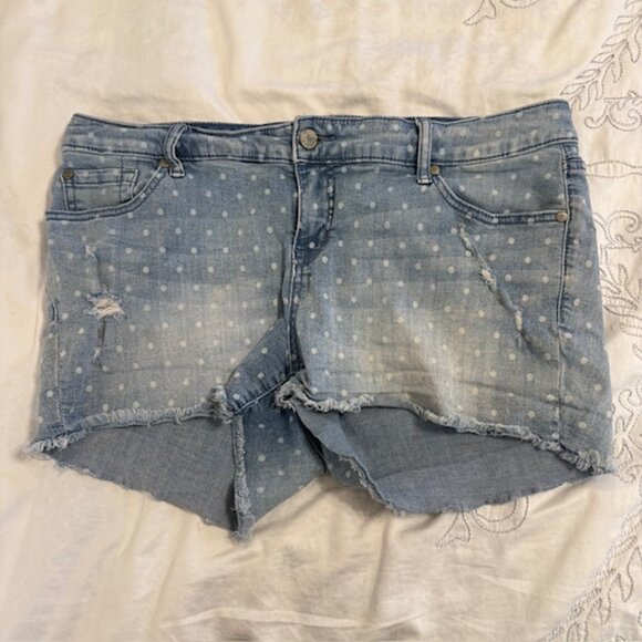 Torrid Women's Jean Shorts Light Wash Distressed Denim Shorts Sz 16 - Picture 3 of 11